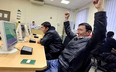 ГАИ начнёт проверять иностранцев перед экзаменами на права по реестру контролируемых лиц