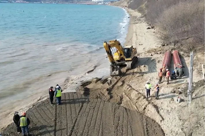 В Магадане начали строить стену длиной 1700 метров