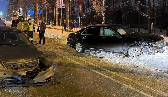 Рэпер Баста попал в аварию