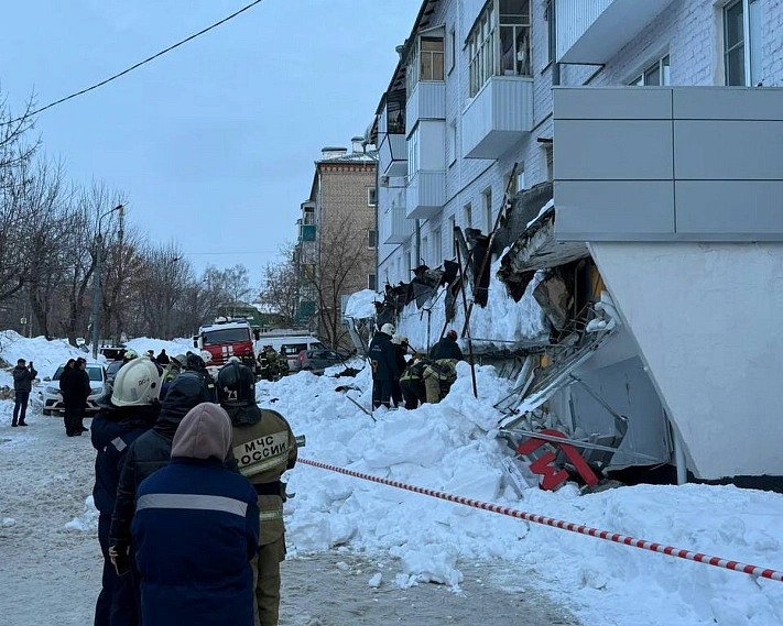 Козырёк супермаркета «Магнит» обрушился в Казани