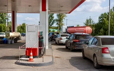 Бензин ушёл из очередей в серый рынок