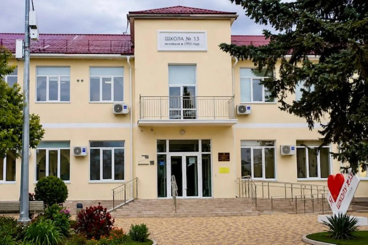 В Севастополе рухнул балкон школы