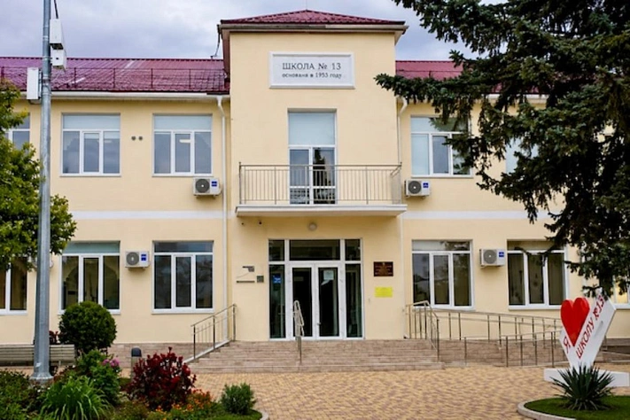 В Севастополе рухнул балкон школы