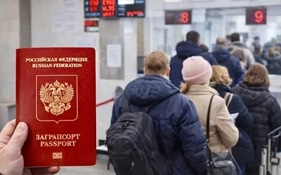 Очереди за загранпаспортами растут, но коллапс подтверждён не полностью