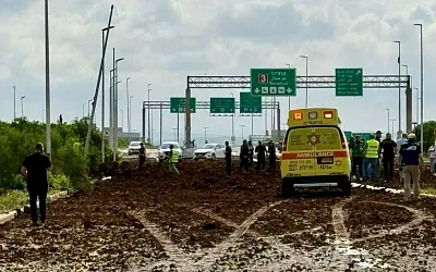 Баллистическая ракета взорвалась рядом с аэропортом — рейсы отменяются