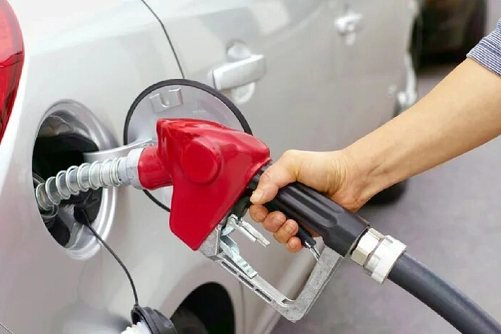  Бензин в России с начала года подорожал на 3,04%