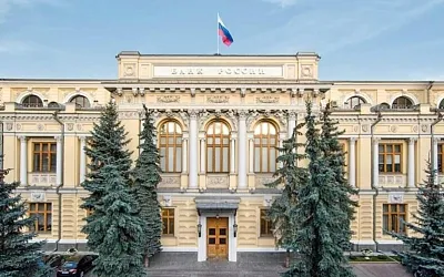 Банк России продлил ограничения на снятие наличной валюты до сентября 2025 года