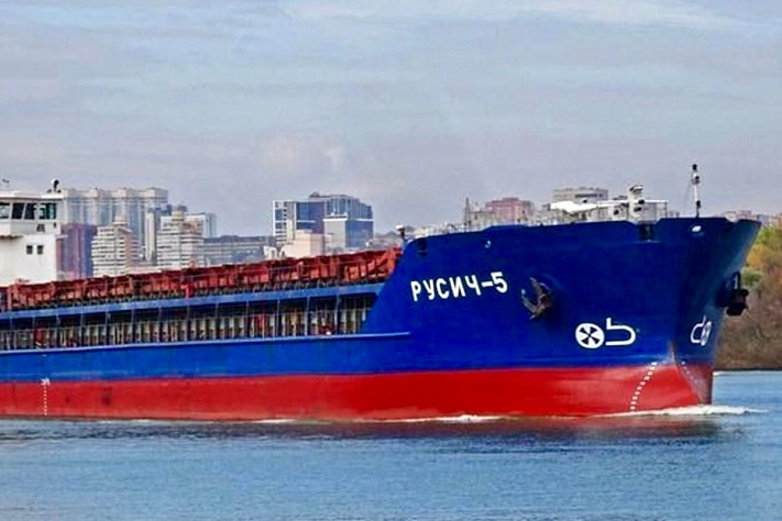 Сухогруз «Русич‑5» сел на мель на Дону у Константиновска