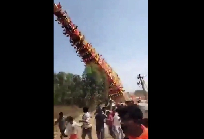 В Индии во время храмового фестиваля обрушилась 40-метровая праздничная башня