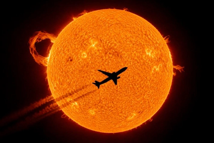Фотограф поймал самолёт на фоне Солнца после 1,7 млн кадров