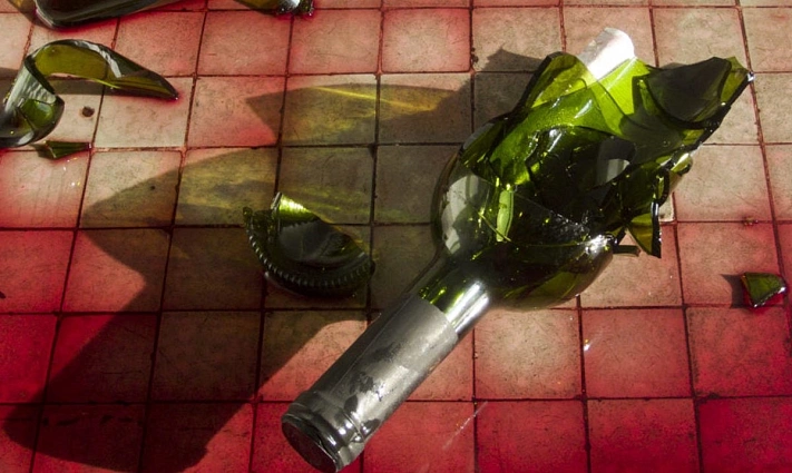 Полицейские Ставрополья разбили подозрительно много бутылок со спиртным