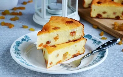Творожная запеканка с изюмом может разнообразить домашнее меню