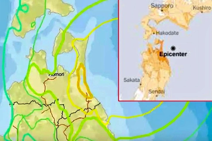 На север Японии надвигается цунами до трёх метров