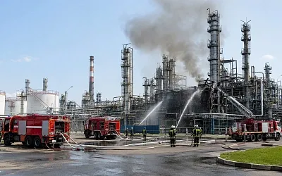 Пять человек пострадали при пожаре на Ильском НПЗ