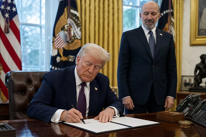 Трамп подписал два указа против «родильного туризма»