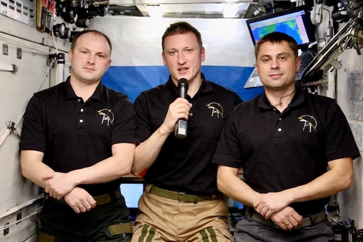 Космонавты с МКС поздравили россиян с Днём защитника Отечества