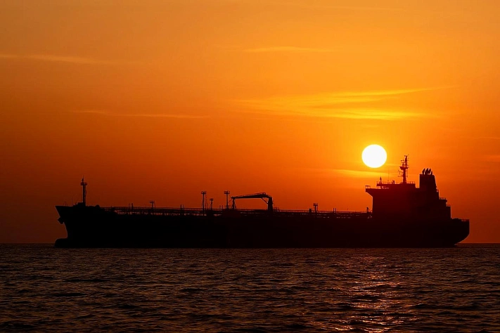 Поставки российской нефти просели после санкций США — что меняется