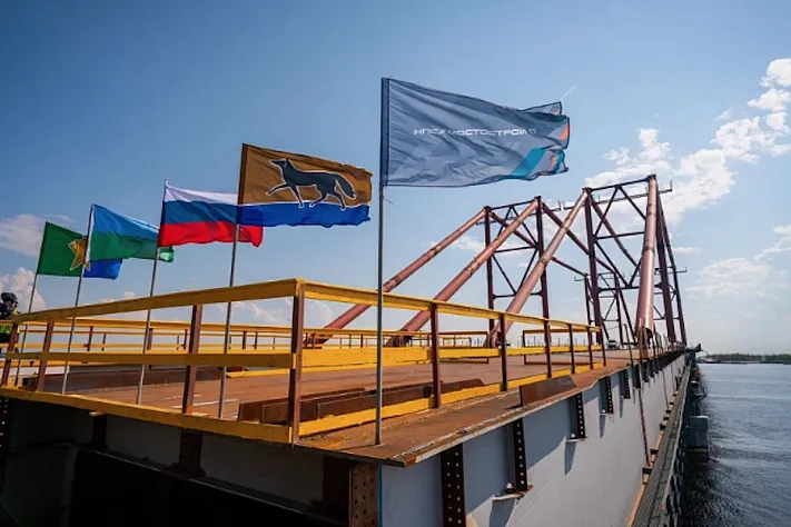 На новом мосту через Обь завершили состыковку пролётов
