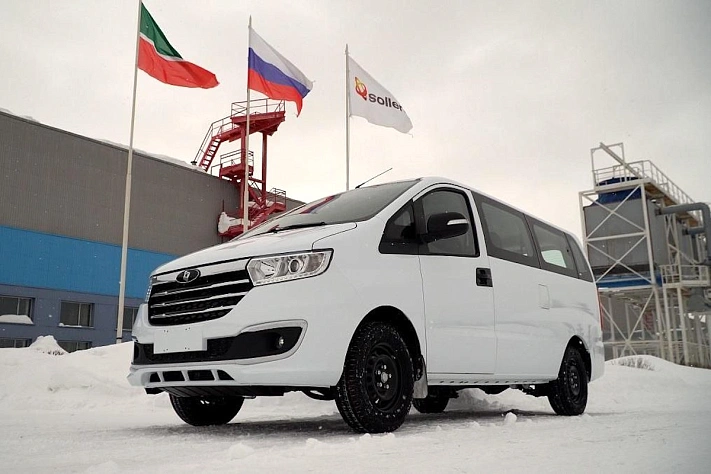 В Татарстане запустили серийное производство минивэнов Sollers SF1