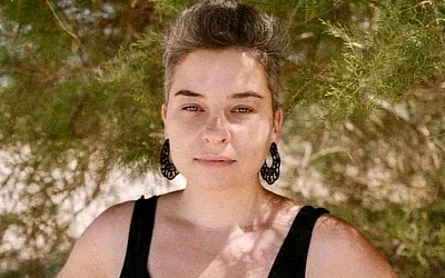 Хейт, эмиграция и страх быть собой: Настя Красильникова после расследования о рэпере