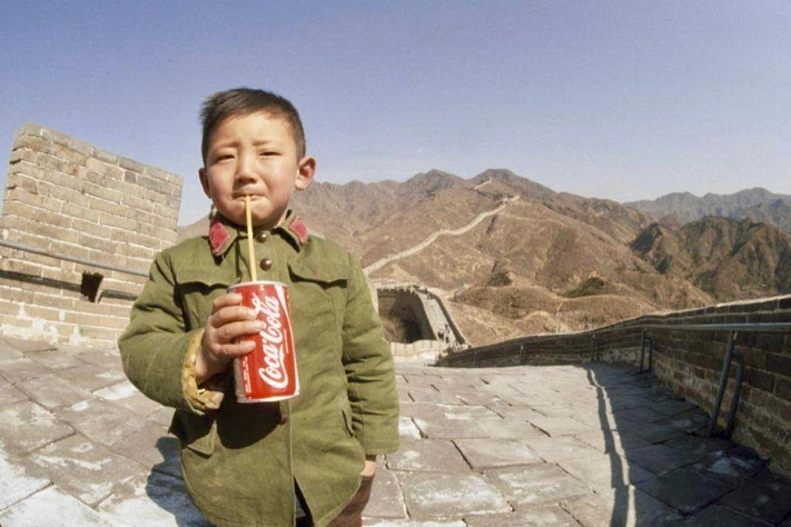 История Coca-Cola в Китае: от «головастиков» до символа глобализации
