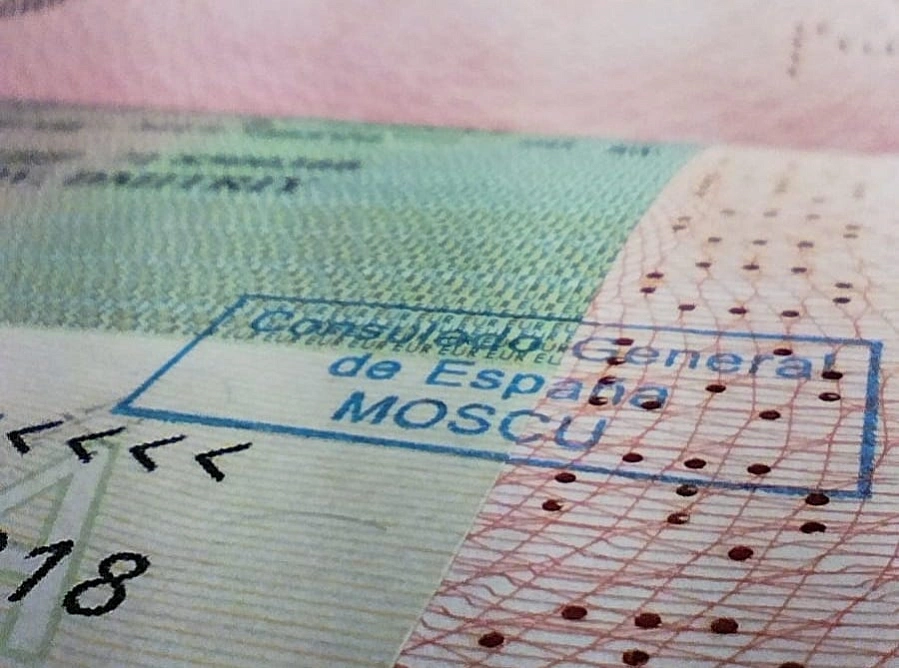 Россиянам перестали выдавать «долгие» шенгенские визы