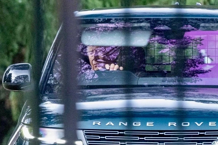 Король в Сэндрингеме после трудного решения