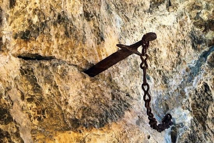 Во Франции пропал воткнутый в скалу меч героя средневекового эпоса Роланда