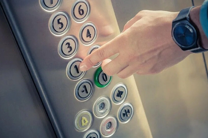 В России резко сократились сократилась закупка лифтов