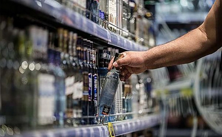 Россиянам могут запретить покупать алкоголь в течение 15 часов в сутки