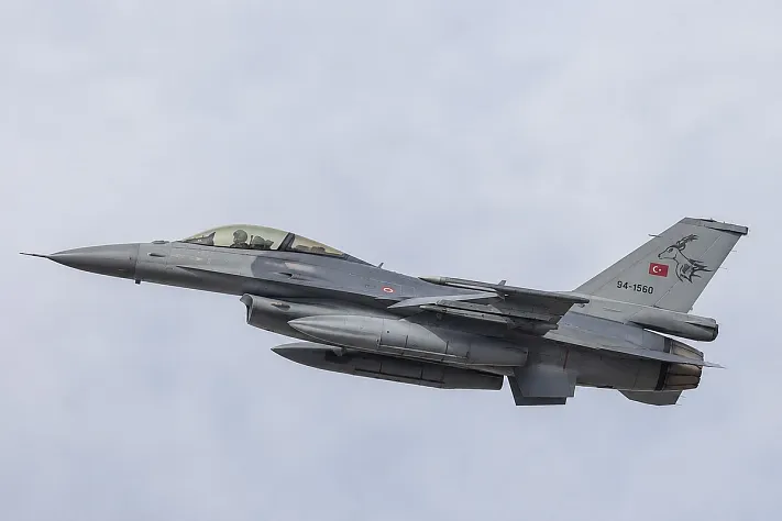 В Турции разбился F-16, пилот катапультировался