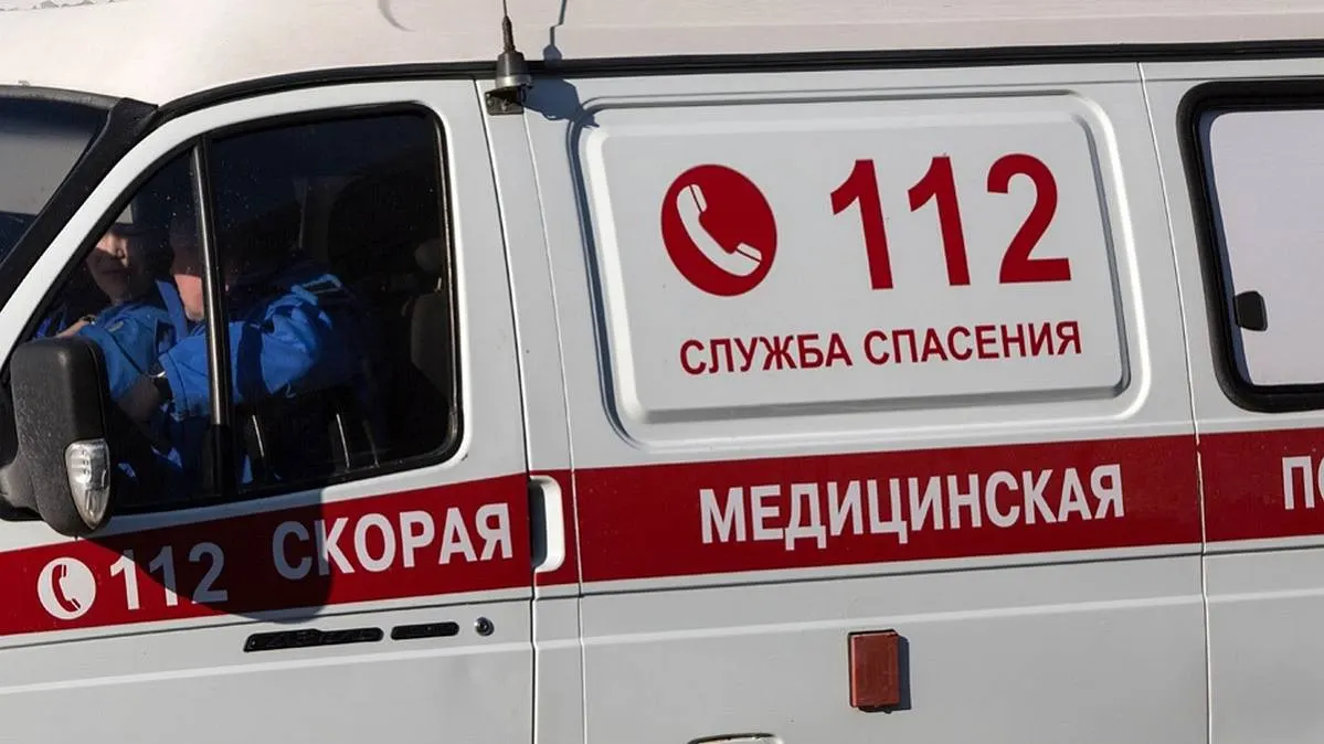 В Татарстане отец и сын получили электроразряд, когда наступили в лужу