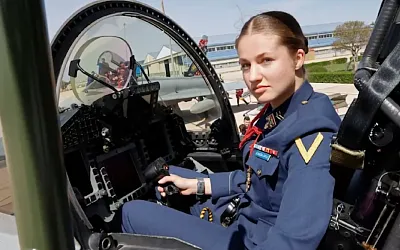 Принцесса Леонор осваивает истребители
