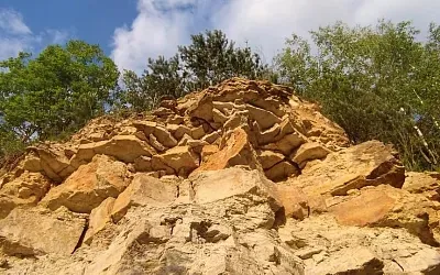 В Подмосковье памятник геологии вновь становится помойкой