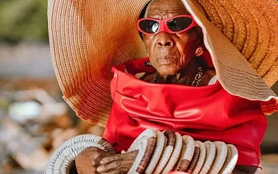 Бабушка из Замбии стала иконой стиля в 80 лет