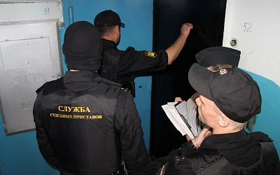 «Детей войны» лишили квартиры из-за долга дочери в... 38 тысяч рублей