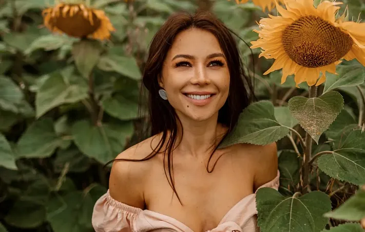 Силовики провели обыск в доме популярной блогерши Валерии Чекалиной