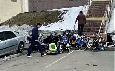 В Новой Москве коммунальщики украли у жильцов велосипеды и коляски
