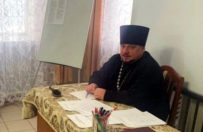 Настоятеля обвинили в краже икон у епископа