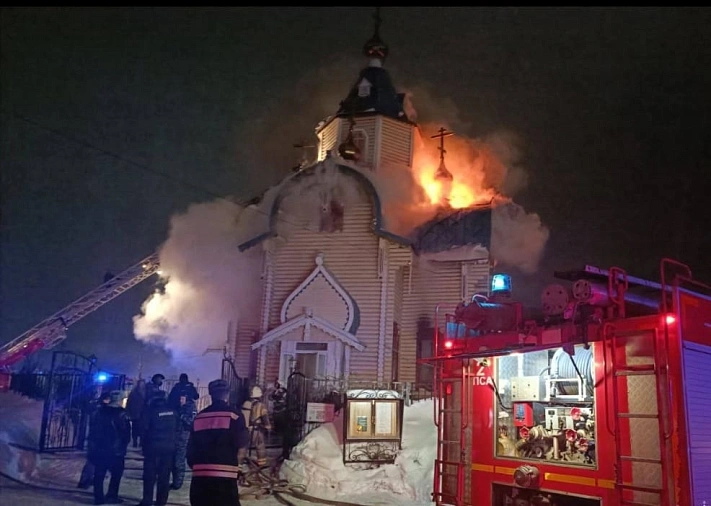 В Кирове ночью сгорела церковь