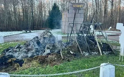 Под Сестрорецком сгорел шалаш Ленина рядом с музеем в Разливе