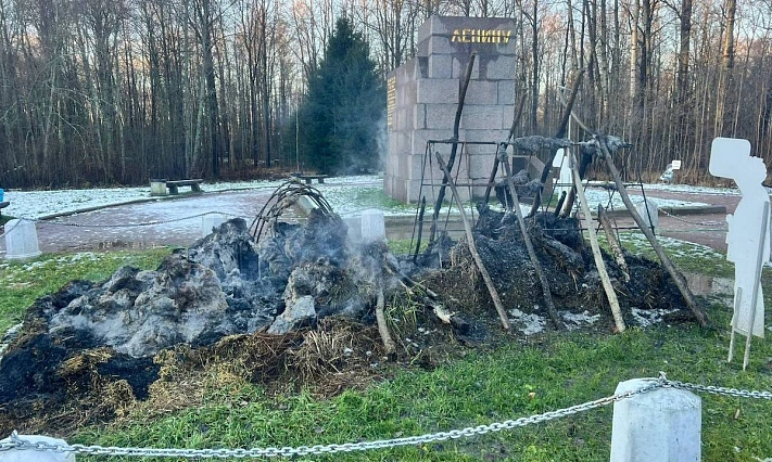 Под Сестрорецком сгорел шалаш Ленина рядом с музеем в Разливе