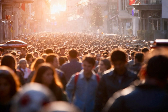 Когда людей становится больше, чем кажется нормальным