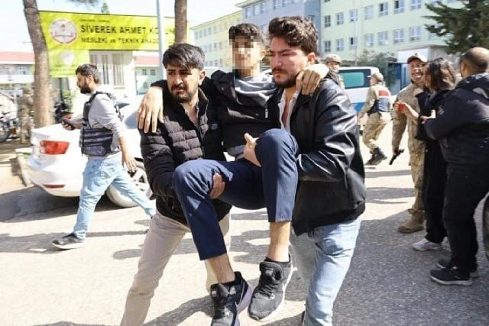 В Турции 17-летний юноша открыл стрельбу в школе