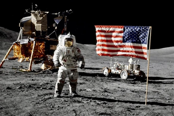 Лунная пыль не стала топливом, но спор о ней жив